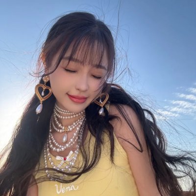 沙滩上的夏娃